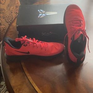 Size 10 Mamba Focus University Red/Anthracite